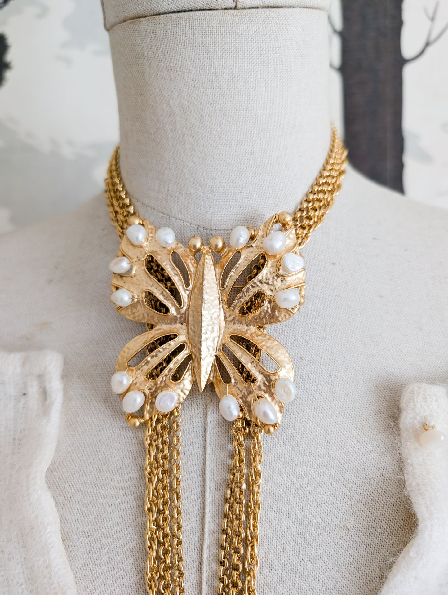 Grande broche papillon perles d'eau douce