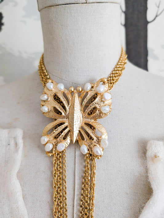 Grande broche papillon perles d'eau douce