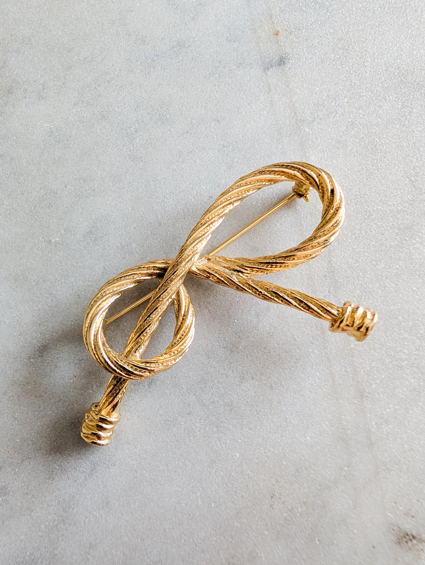 Broche 80's cordelette