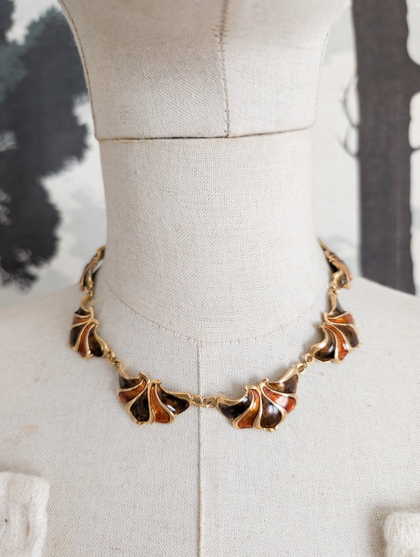 Collier laqué esprit Art Nouveau