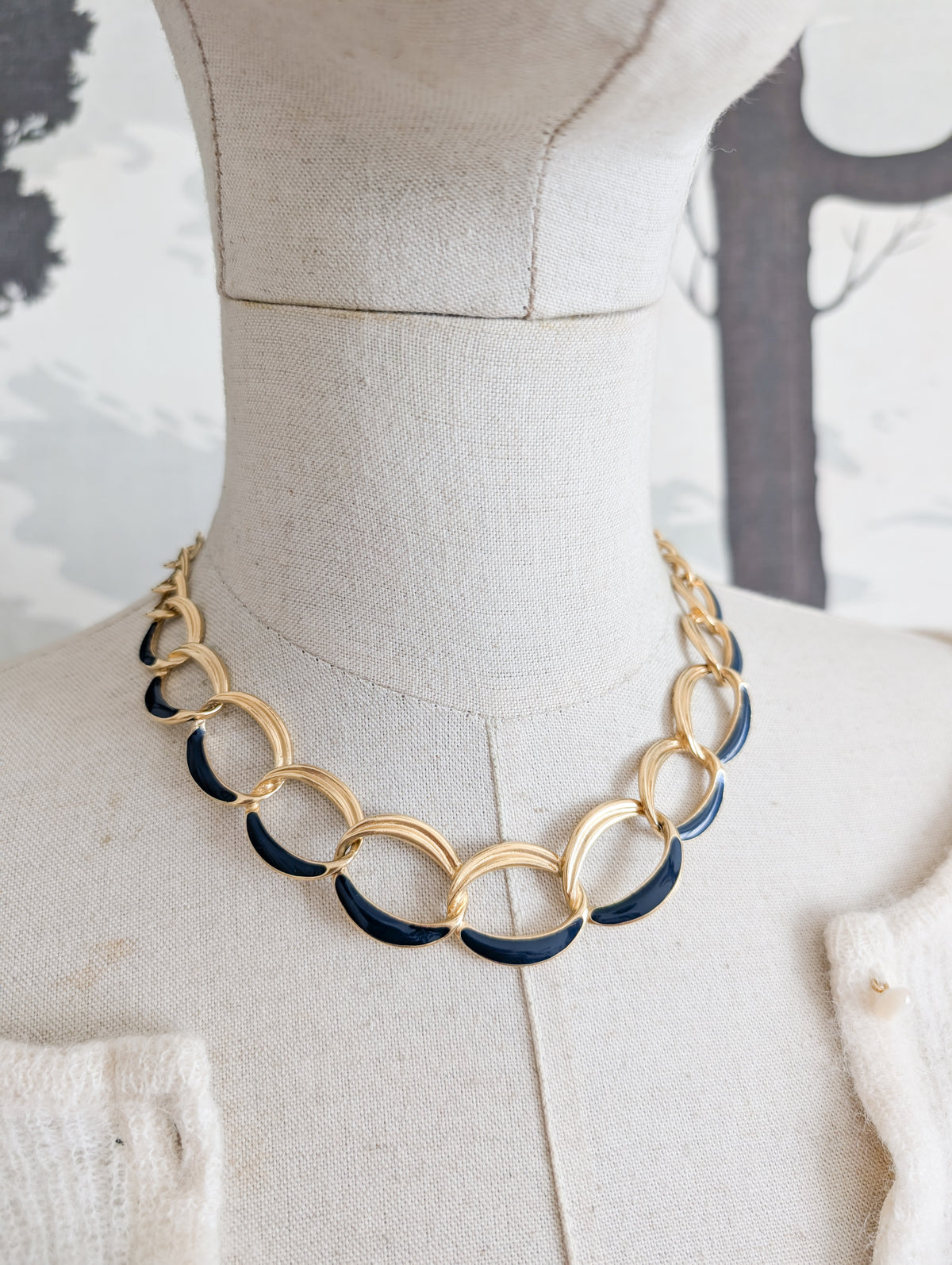 Collier laqué bleu nuit Trifari