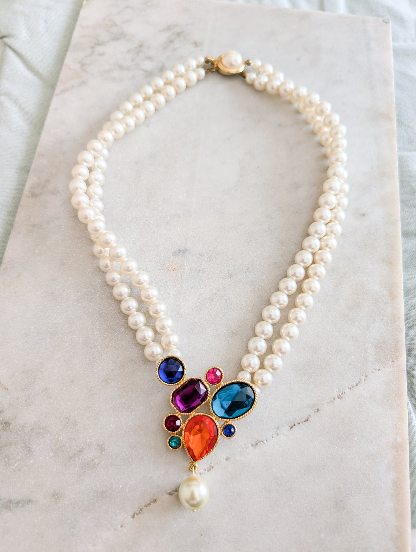 Collier de perles pendentif joyaux
