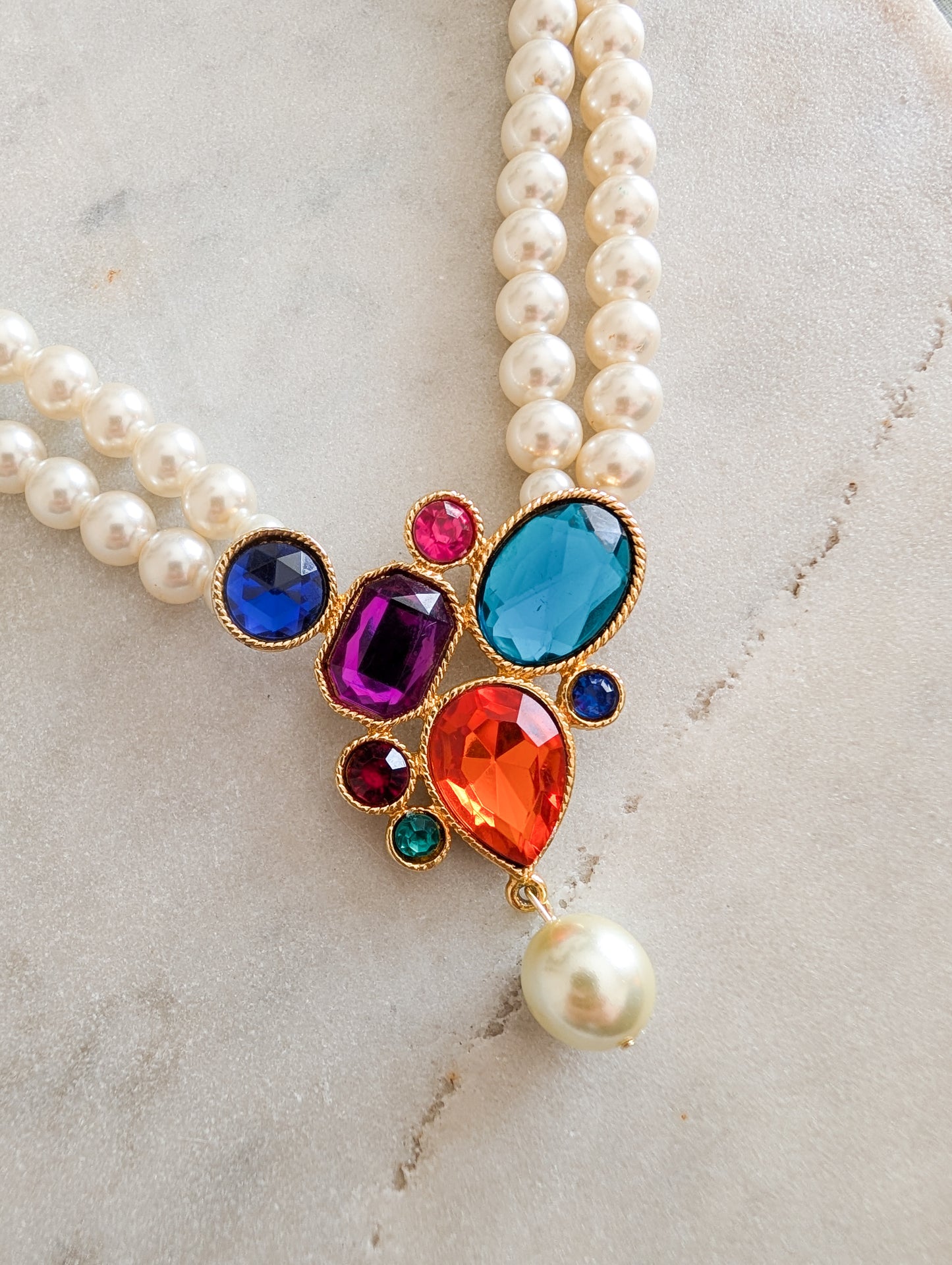 Collier de perles pendentif joyaux