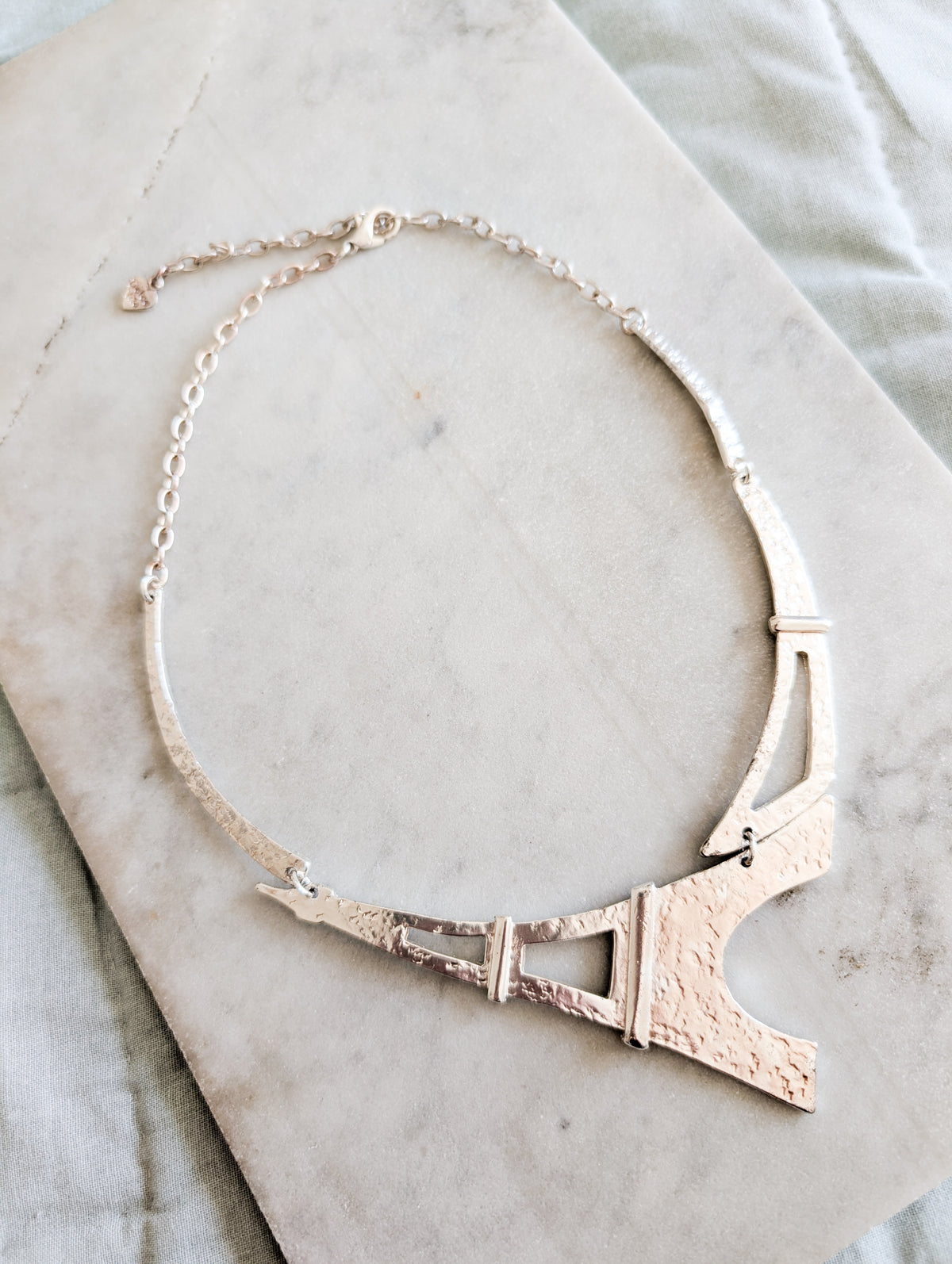 Rare collier Tour Eiffel Dolce Vita