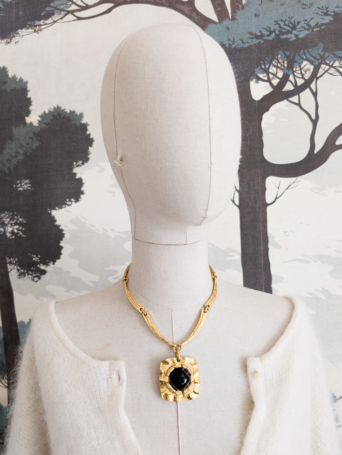 Rare collier Oranium