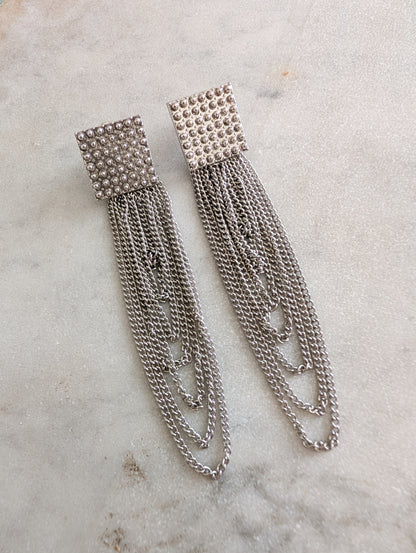 Longues boucles argentées américaines oreilles percées