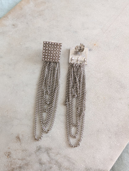 Longues boucles argentées américaines oreilles percées