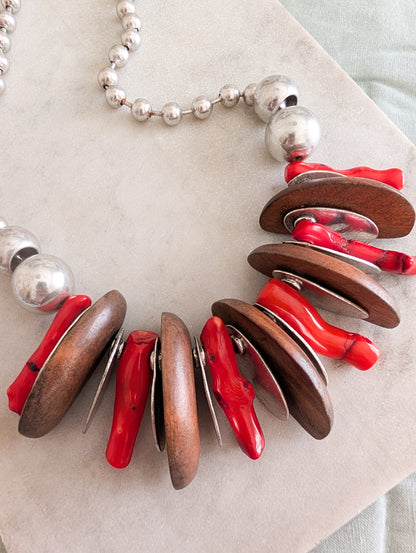 Collier en métal bois et Corail Bambou