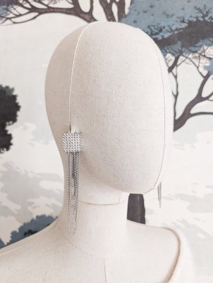 Longues boucles argentées américaines oreilles percées