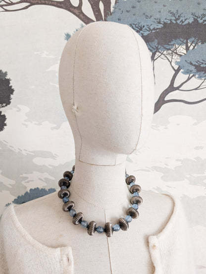 Superbe collier en verre en métal Sharra Pagano