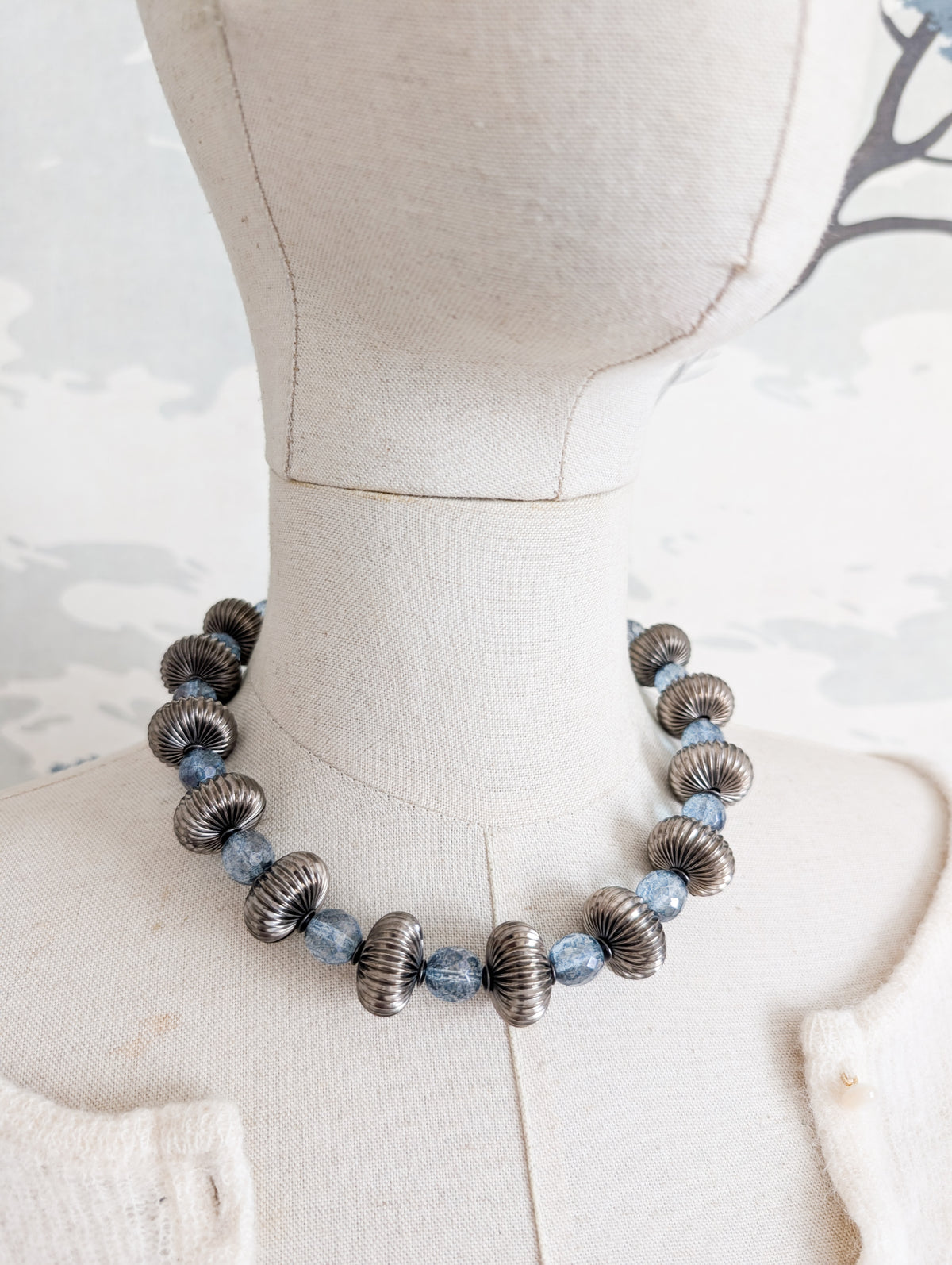 Superbe collier en verre en métal Sharra Pagano