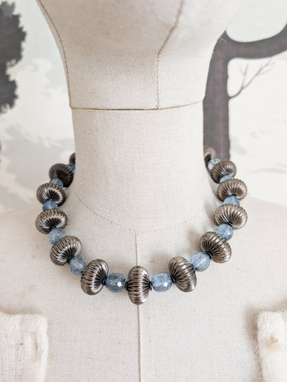 Superbe collier en verre en métal Sharra Pagano