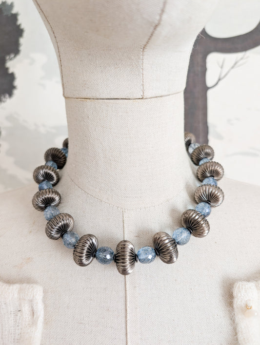 Superbe collier en verre en métal Sharra Pagano