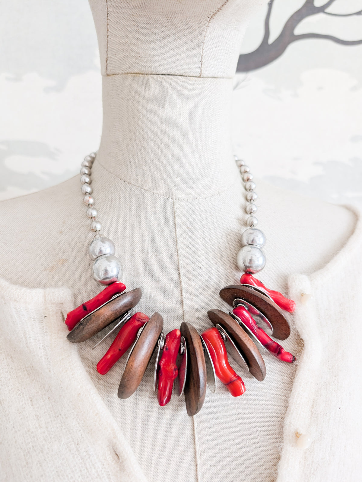 Collier en métal bois et Corail Bambou