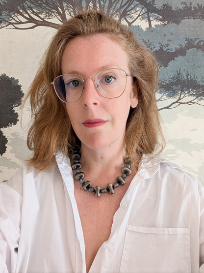 Superbe collier en verre en métal Sharra Pagano