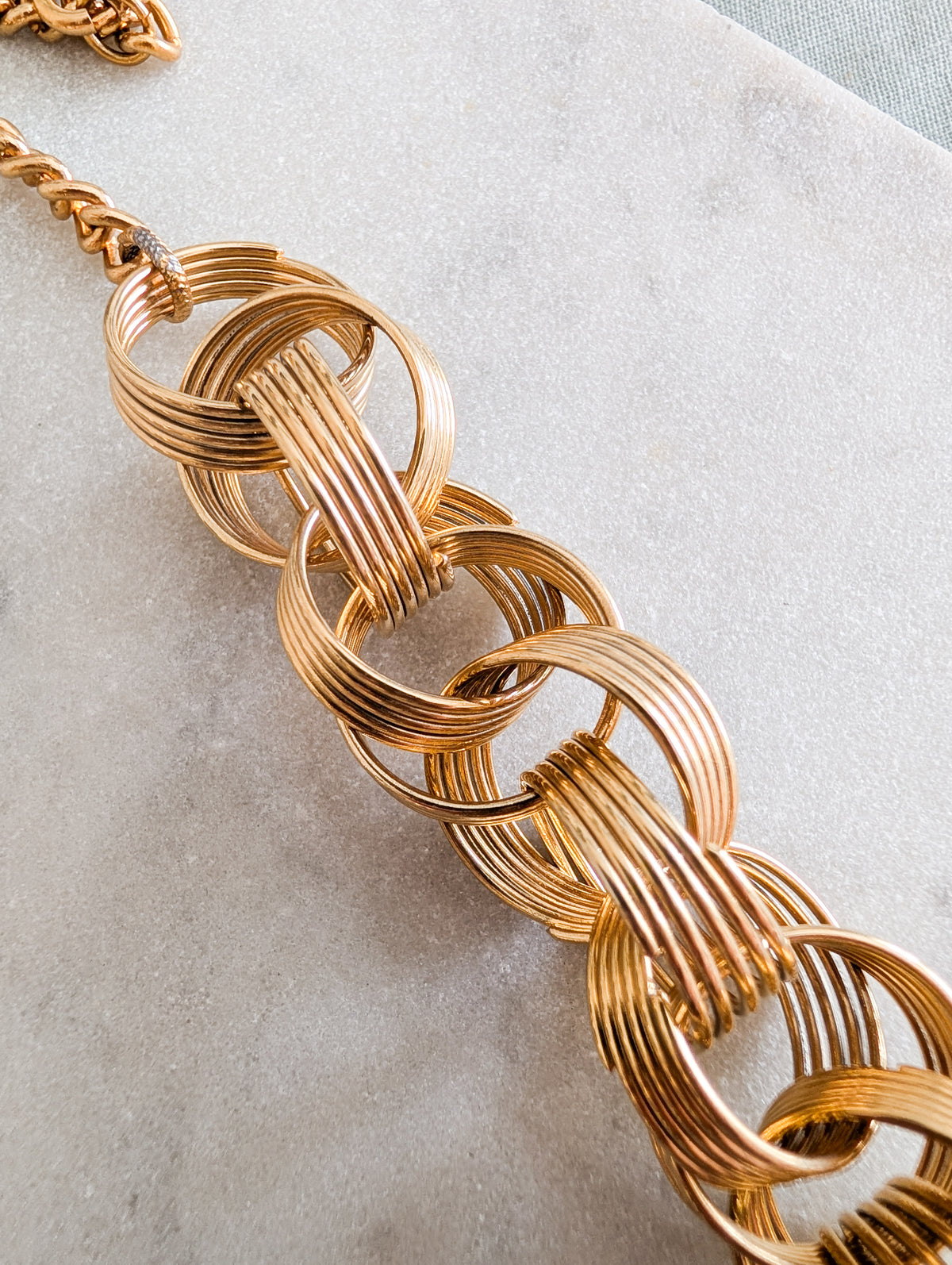 Extraordinaire collier anneaux Corocraft