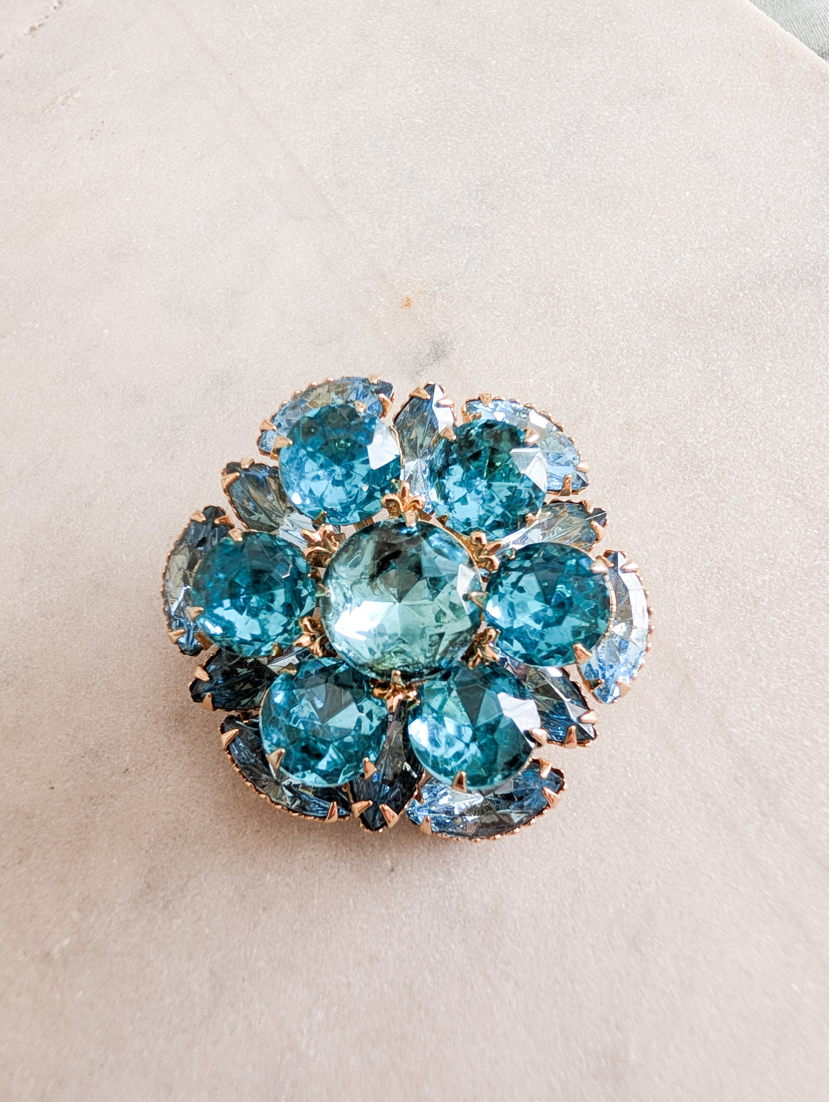 Broche américaine en cristal