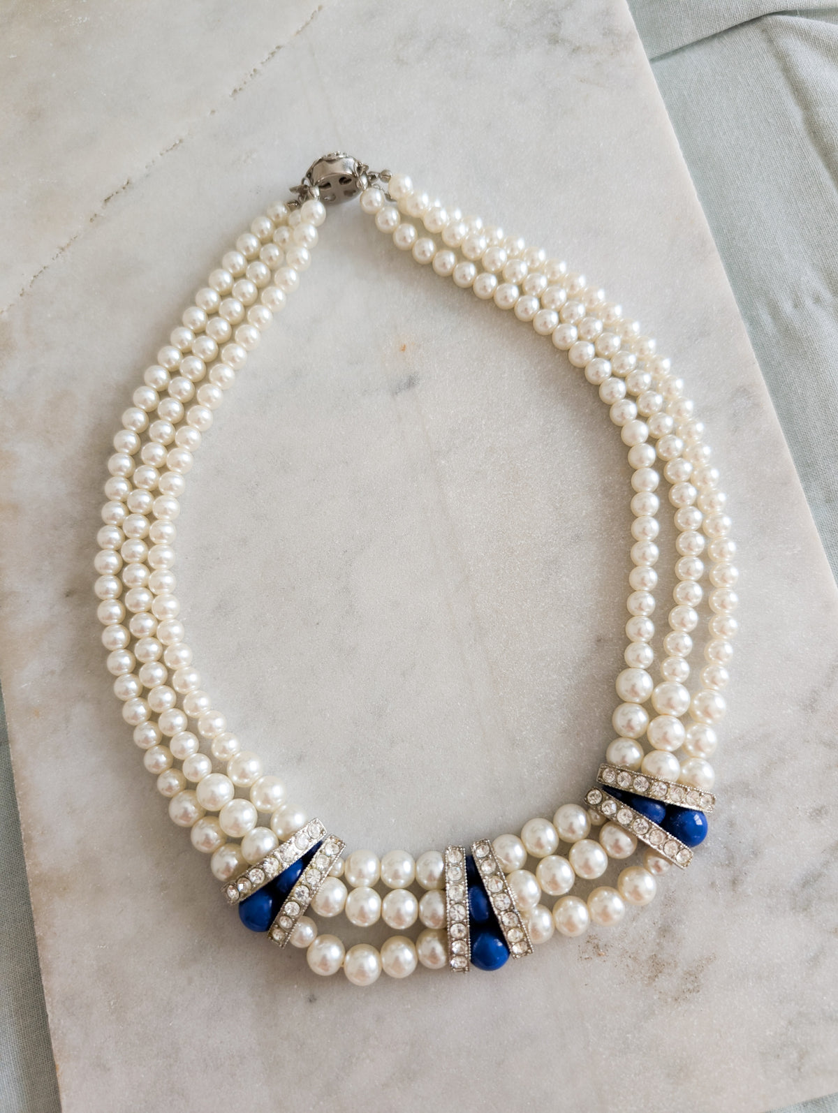 Collier de perles et perles bleues
