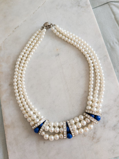Collier de perles et perles bleues