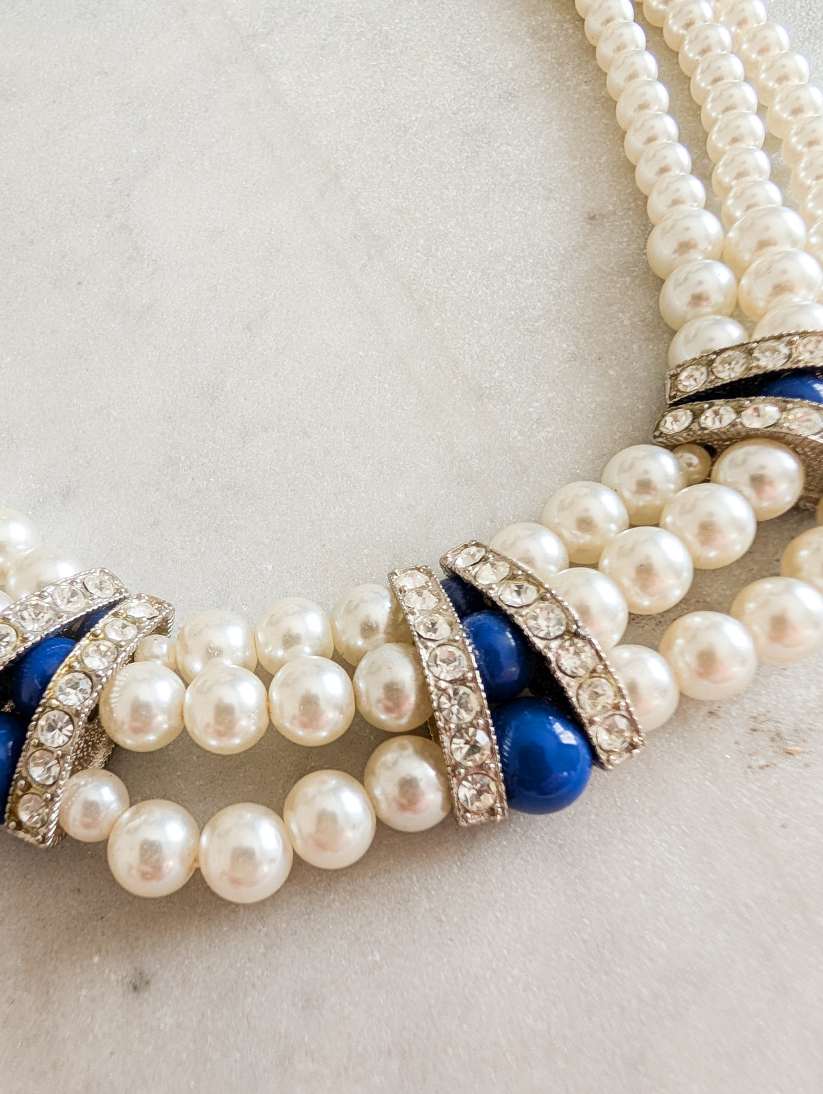 Collier de perles et perles bleues