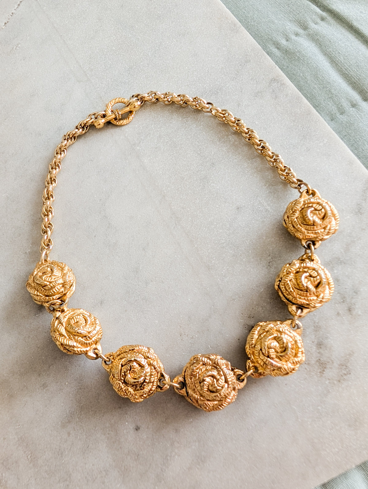 Exceptionnel Collier fleurs en métal