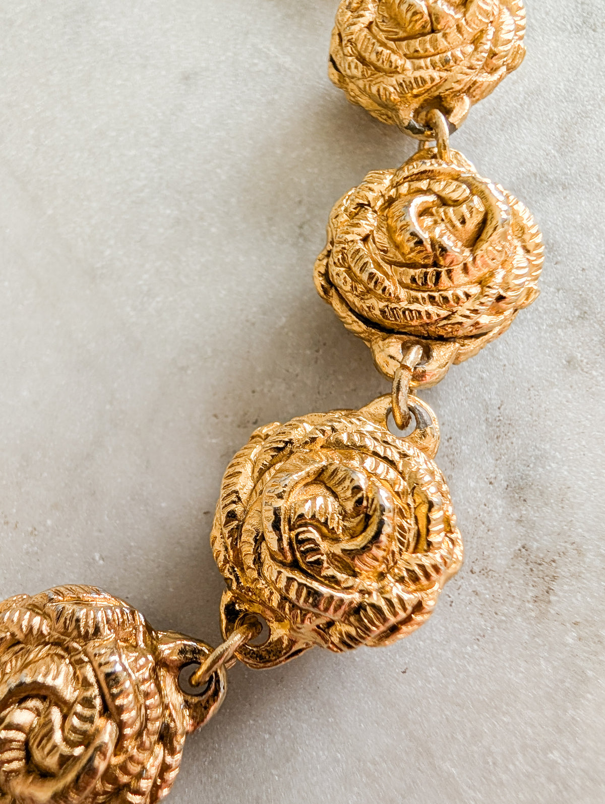 Exceptionnel Collier fleurs en métal