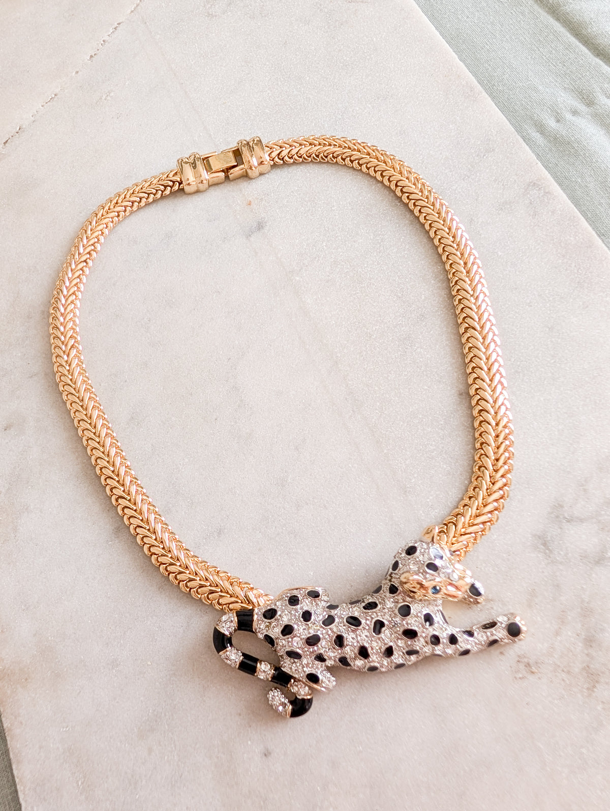 Très beau collier panthère