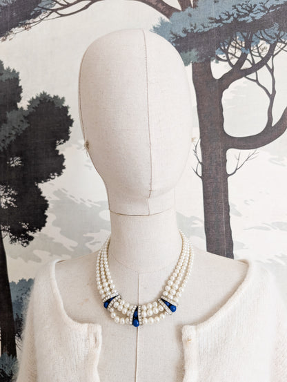 Collier de perles et perles bleues