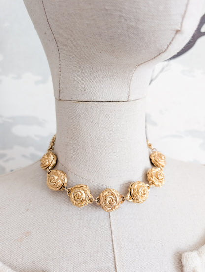 Exceptionnel Collier fleurs en métal