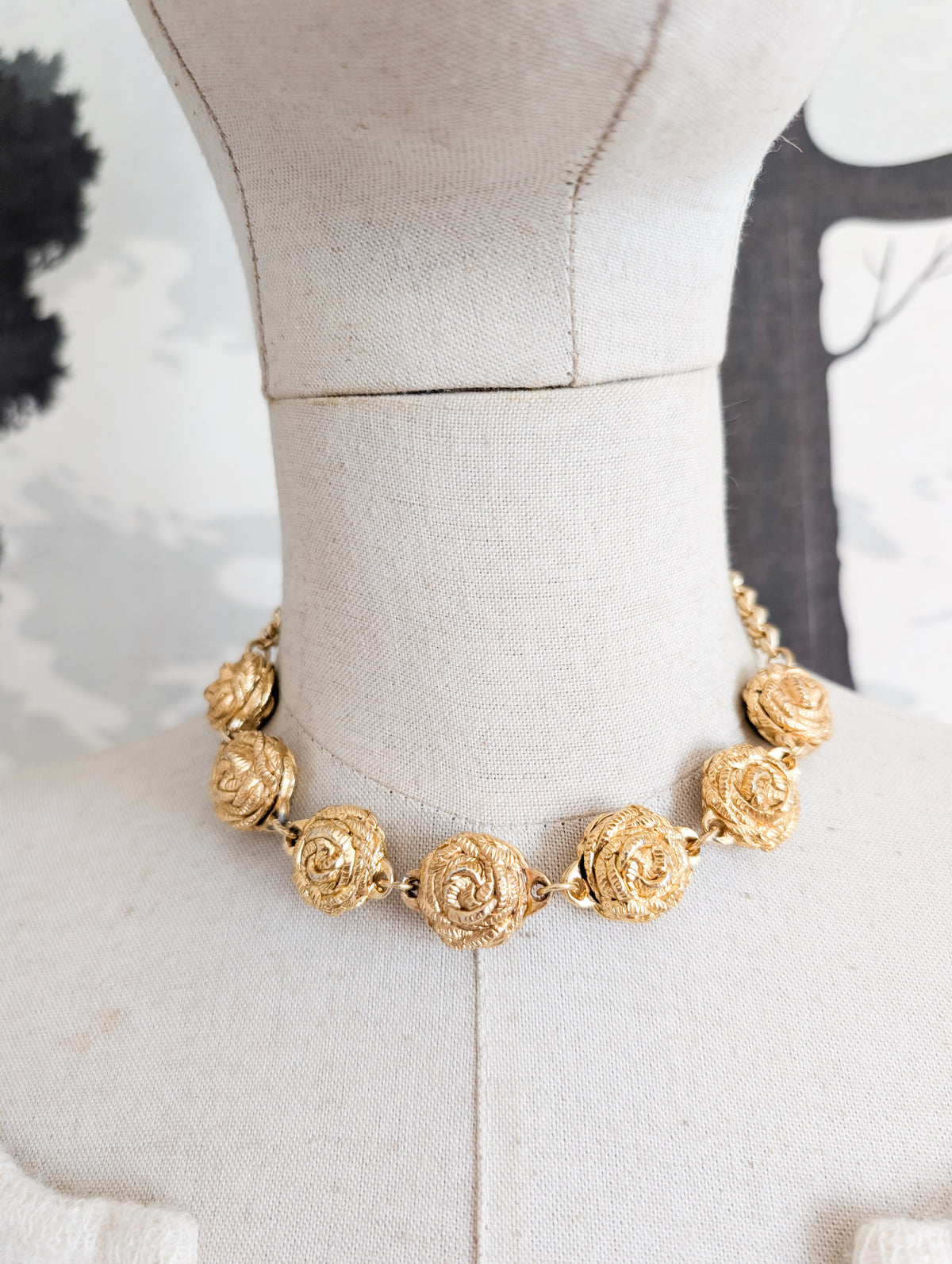 Exceptionnel Collier fleurs en métal