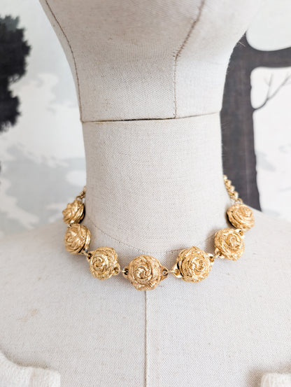 Exceptionnel Collier fleurs en métal