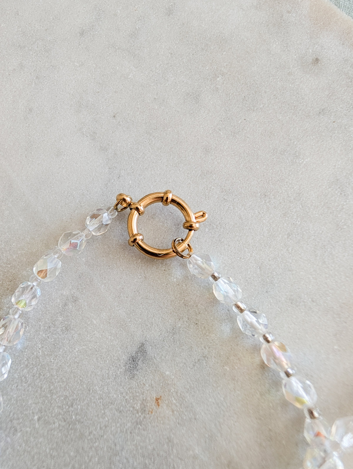 Très joli collier en cristal