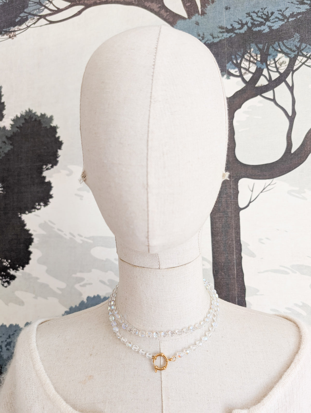 Très joli collier en cristal