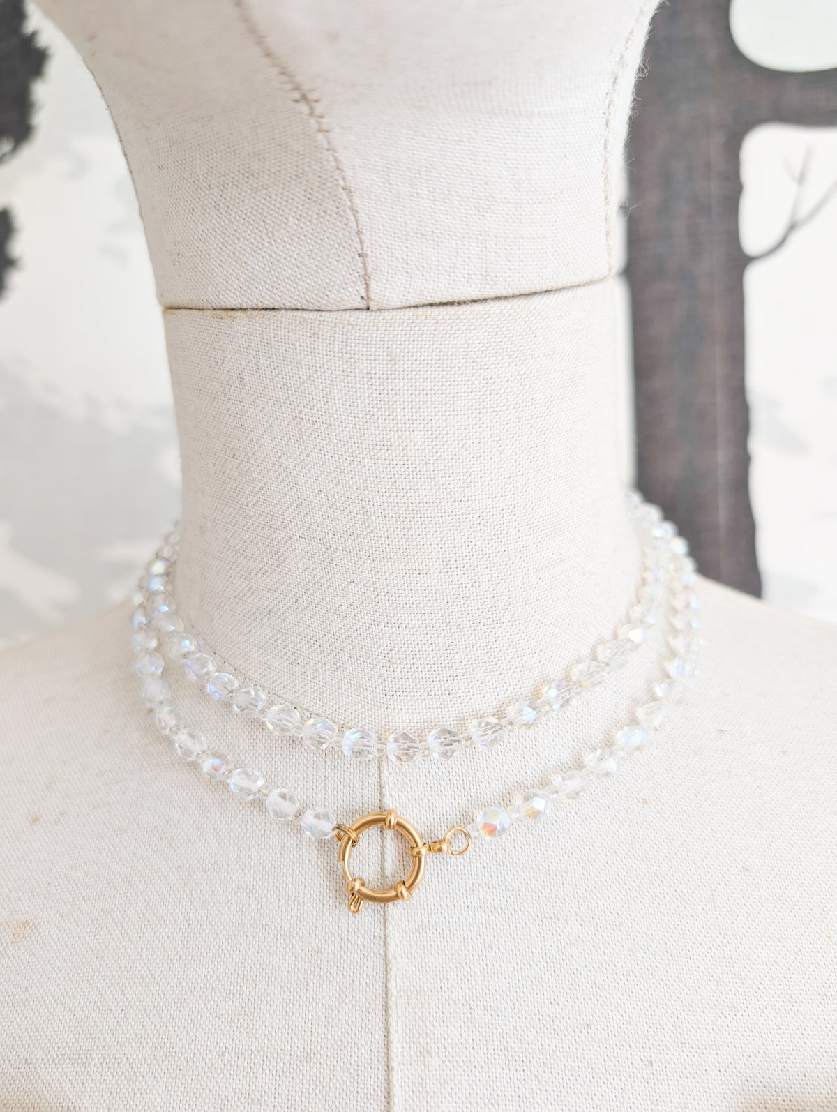 Très joli collier en cristal