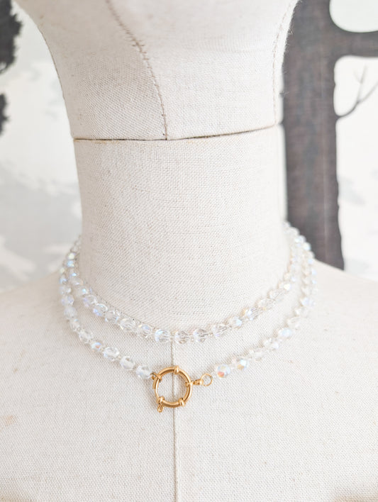Très joli collier en cristal