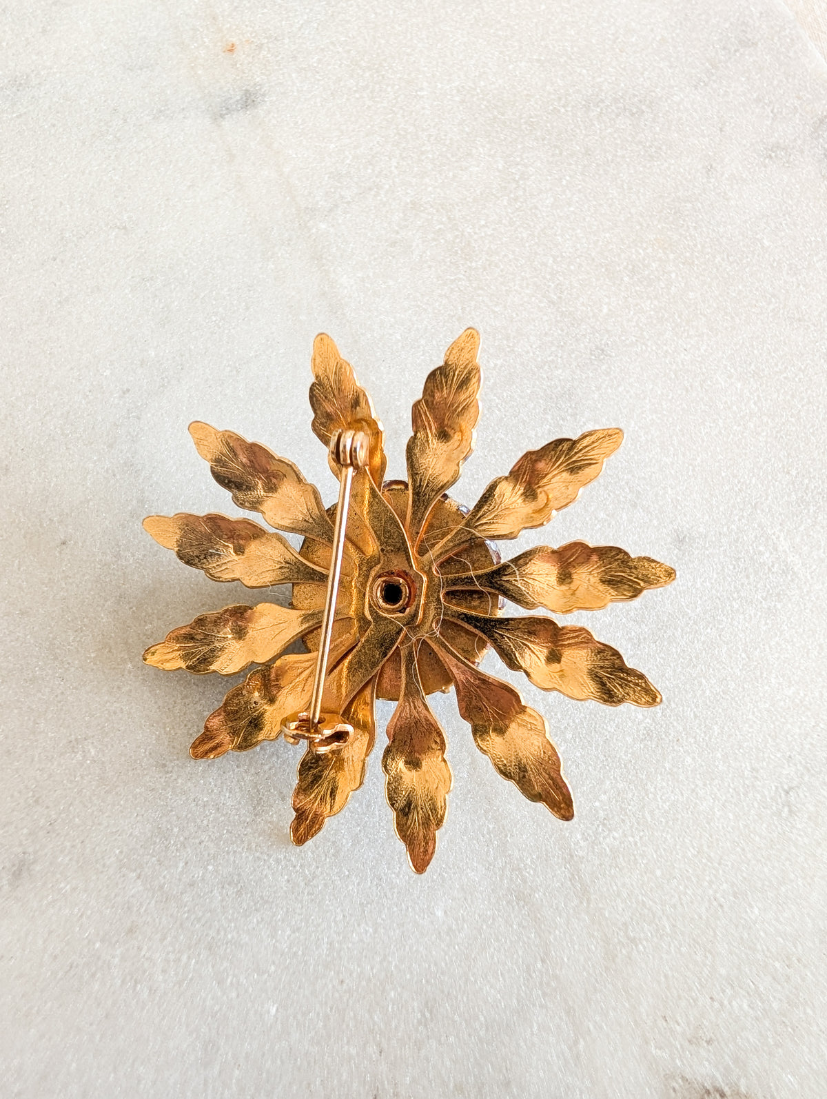 Broche fleur cabochon bleu