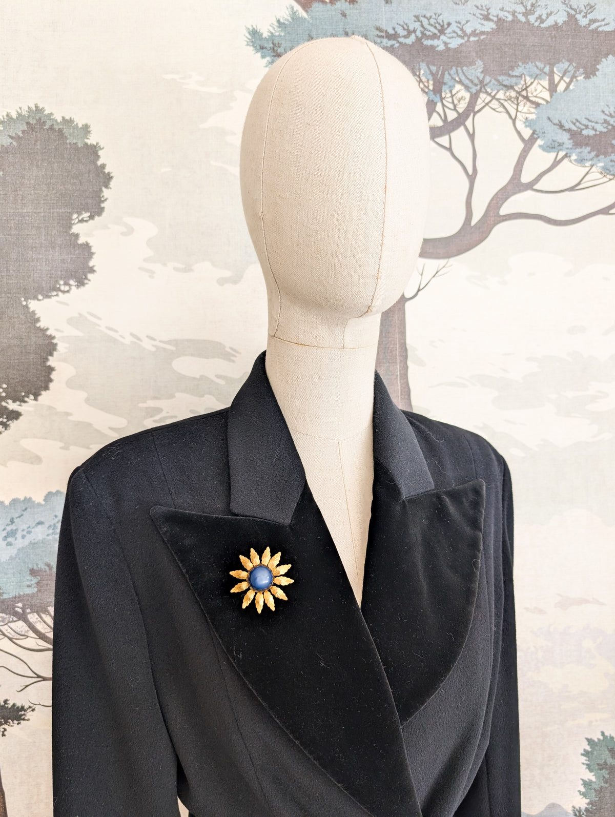 Broche fleur cabochon bleu