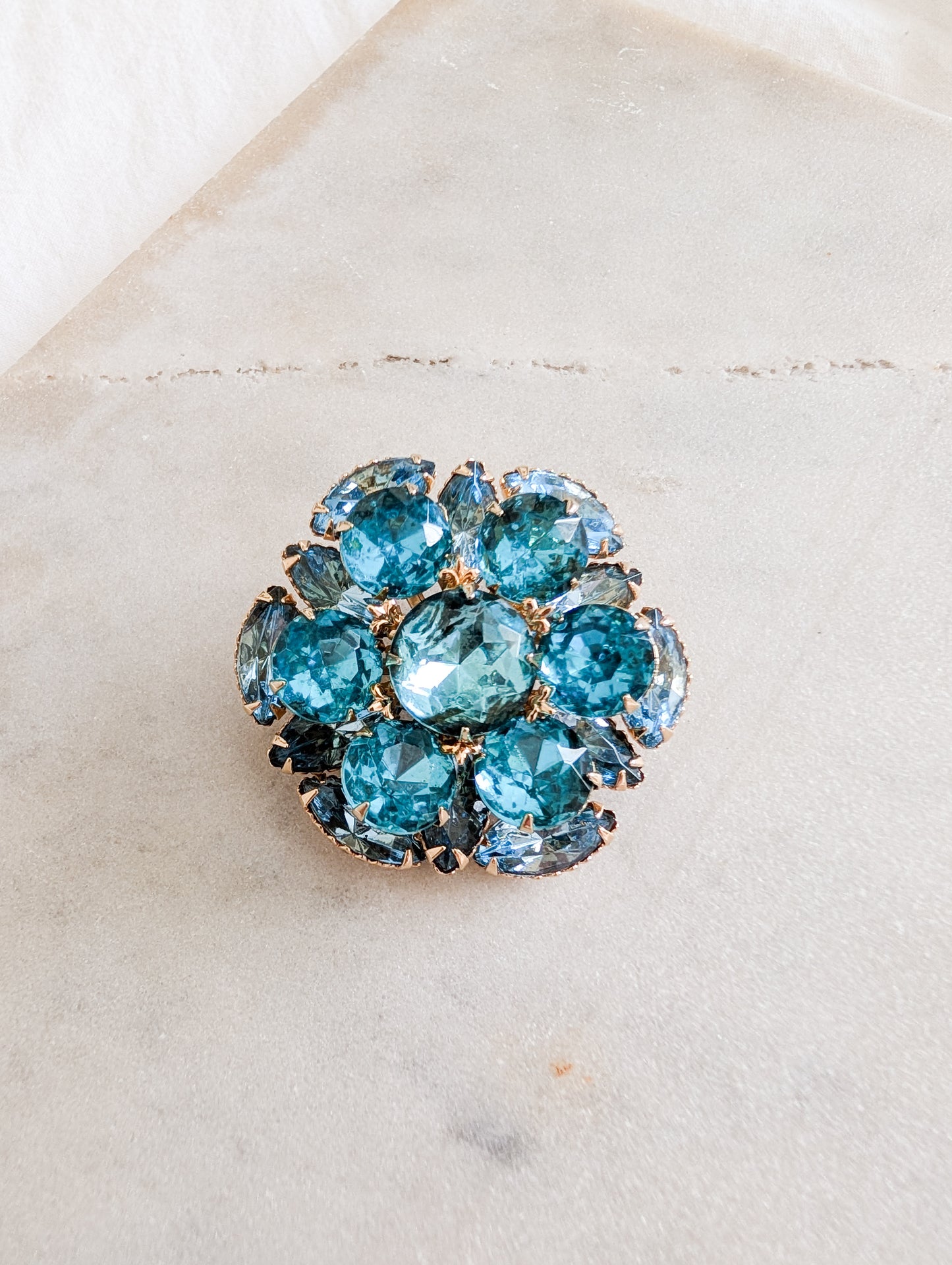 Broche cristaux 50's