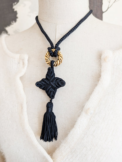 Collier passementerie