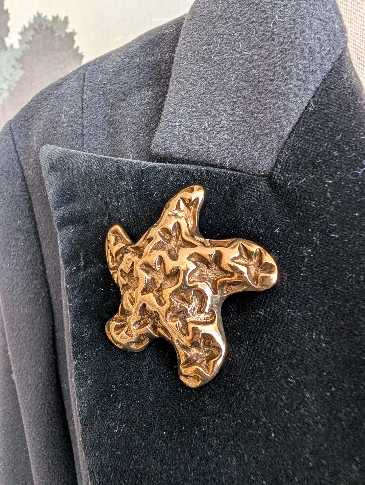 Broche Gil d'Agenas en résine galvanisée