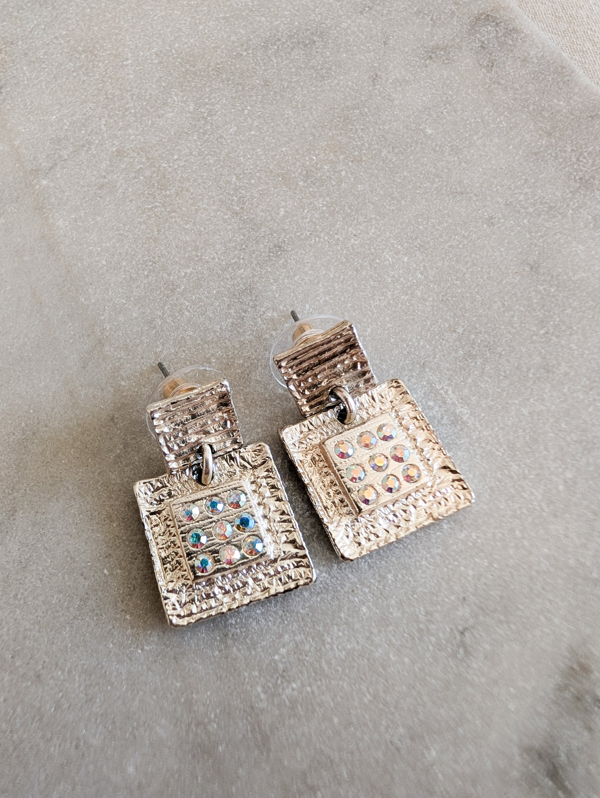 Boucles "bas relief" Dolce Vita, oreilles percées