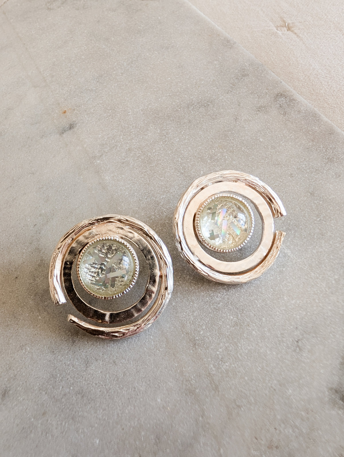 Boucles cabochon Dolce Vita, oreilles percées
