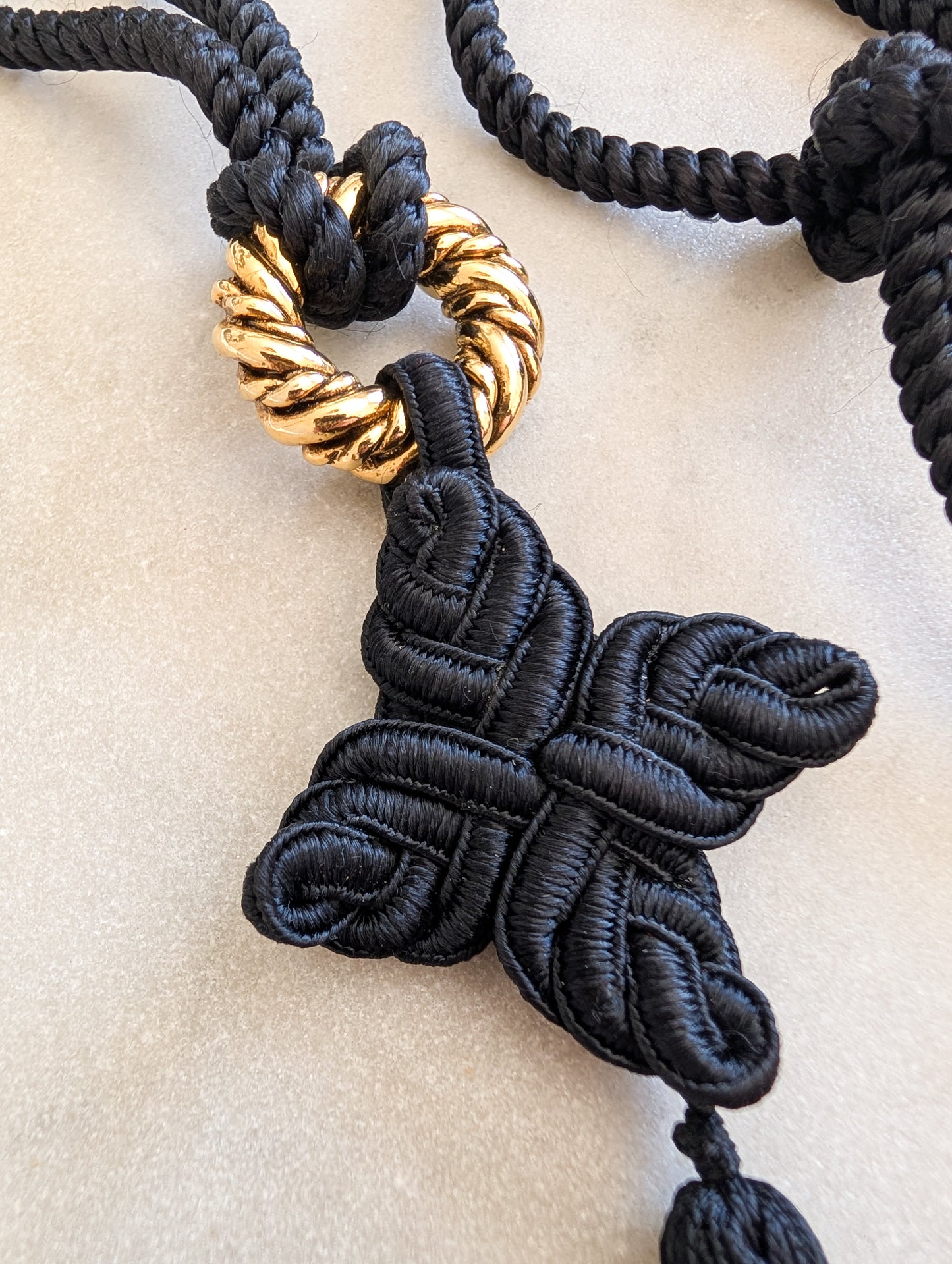 Collier passementerie