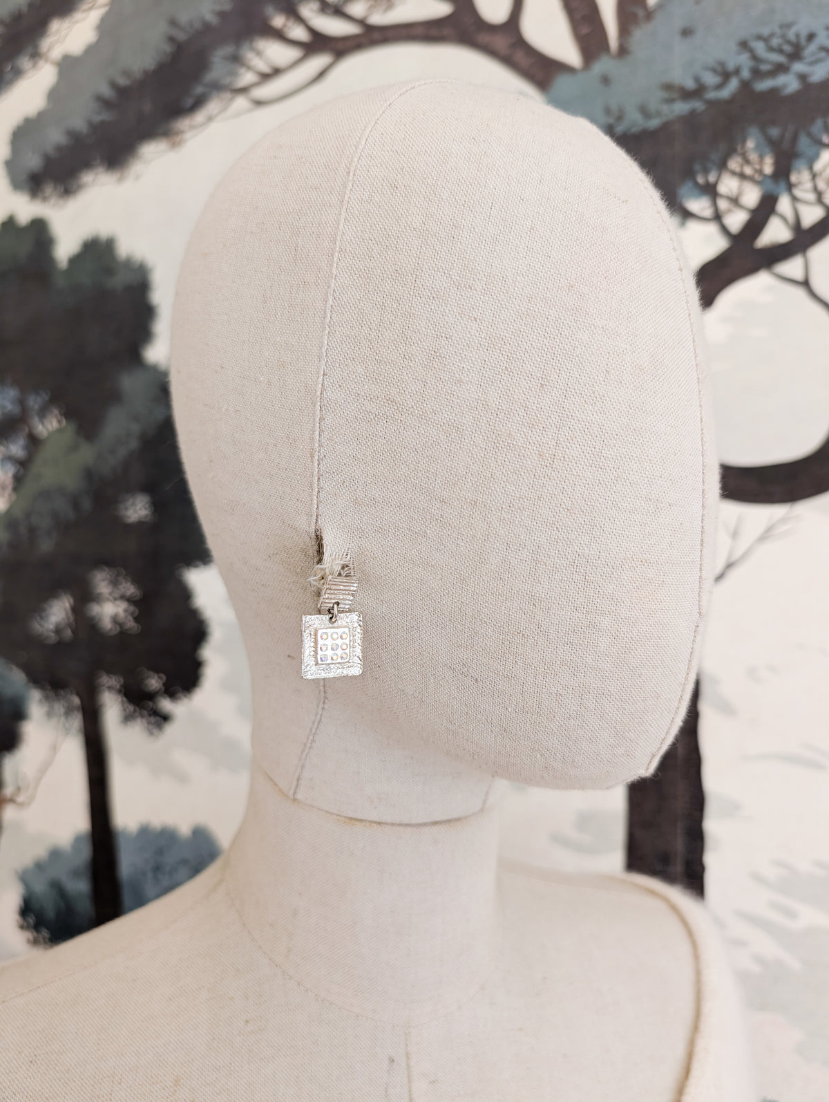 Boucles "bas relief" Dolce Vita, oreilles percées