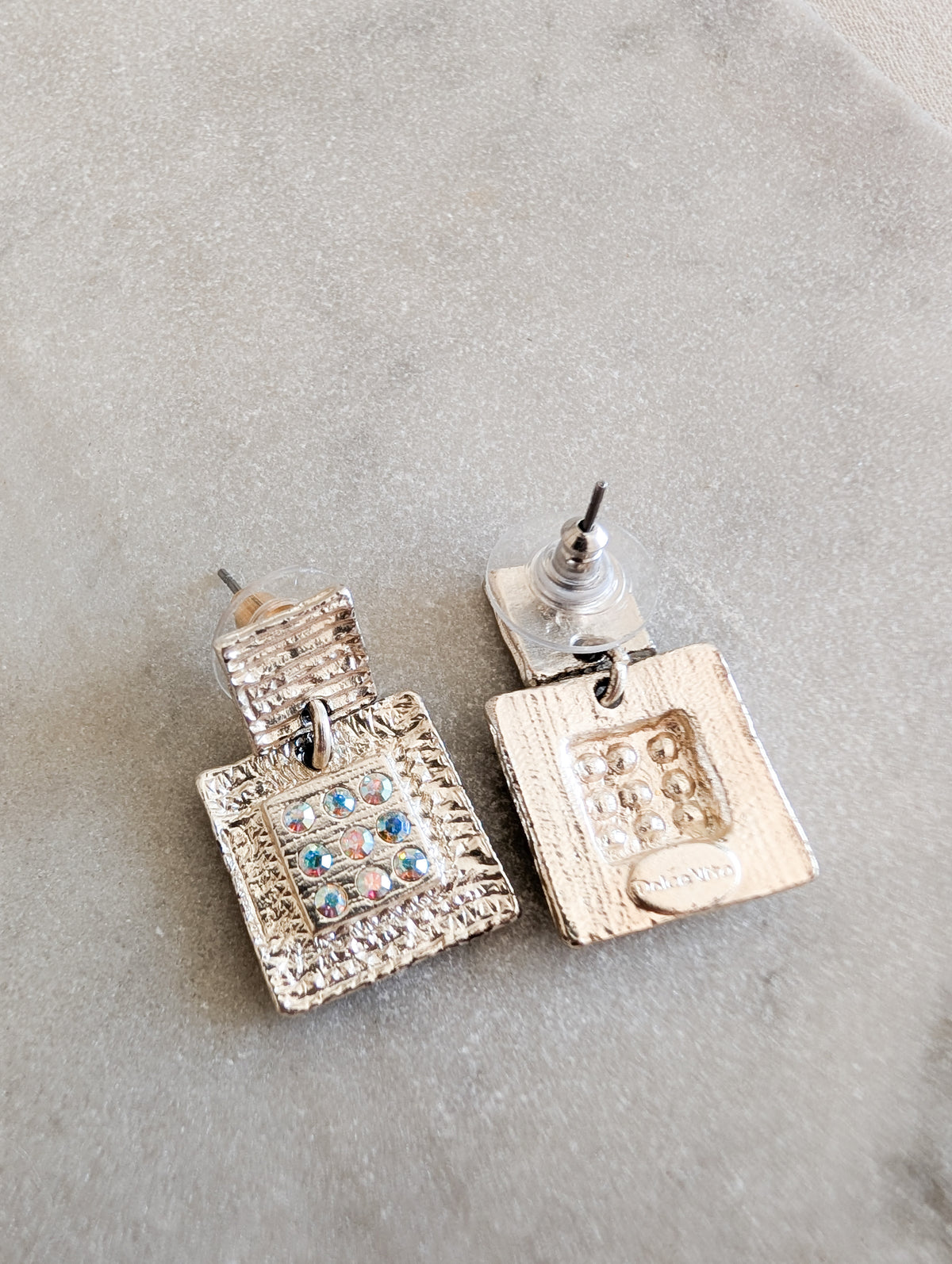 Boucles "bas relief" Dolce Vita, oreilles percées